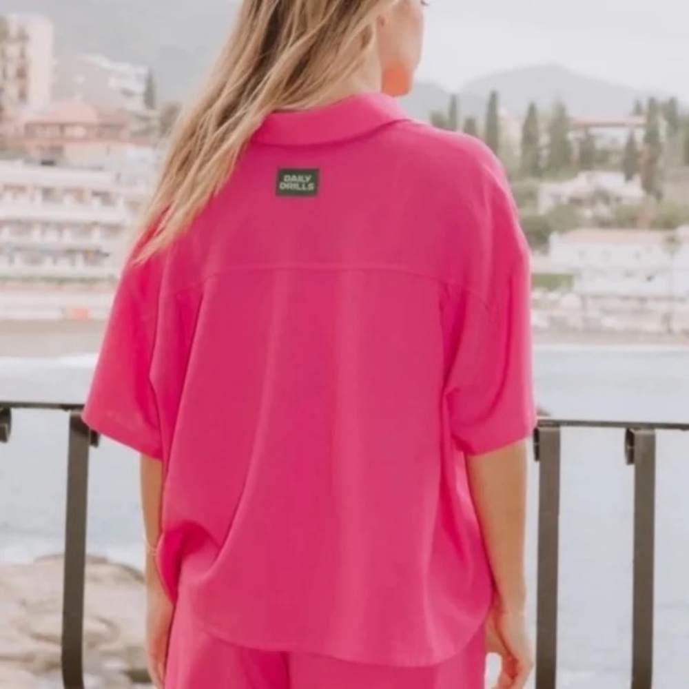 Daily Drills Vibrant hot Pink punch cropped Blouse xs/s